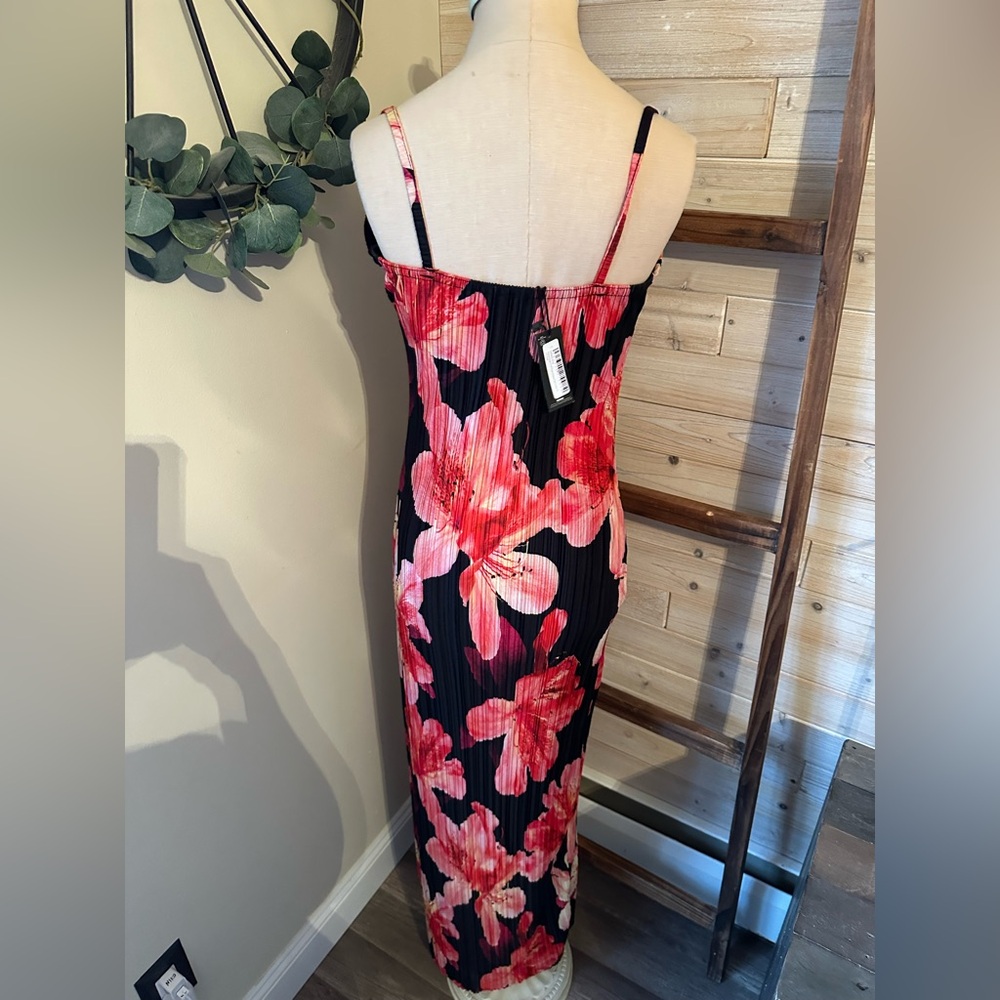 Pretty little thing floral plisse maxi dress - Picture 6 of 11